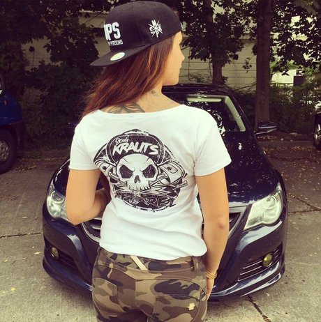 Lisa Yasmin Miniature