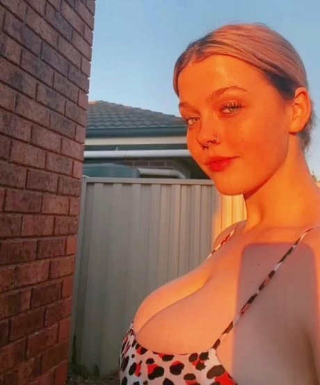 Chantelle A estrella porno superior foto