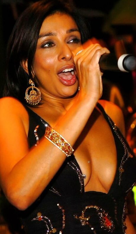 Shobna Gulati actriz de desnudos imagen