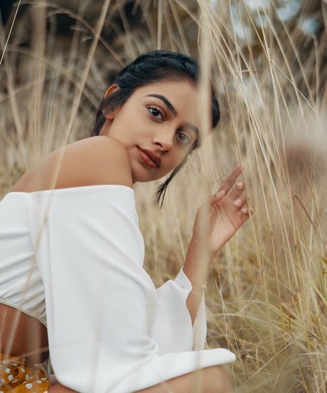 Banita Sandhu modèle exclusif photo