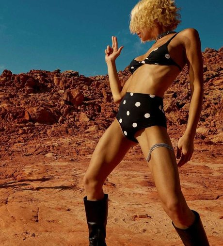 Manahou Mackay erotic model pics