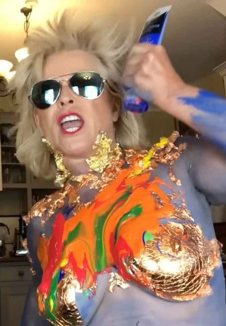 Toyah étoile érotique galeries