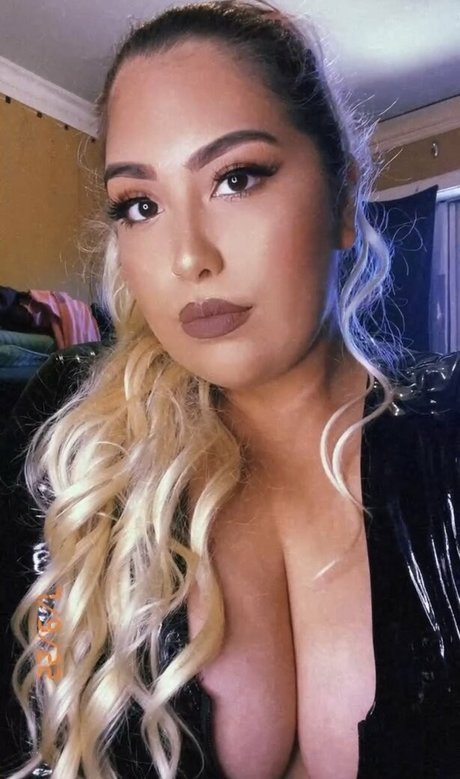 Lightnesss naked model image