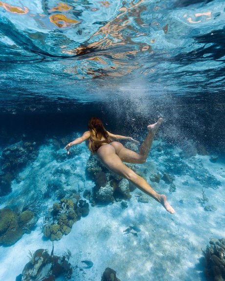 Alexa Dellanos actriz de arte foto