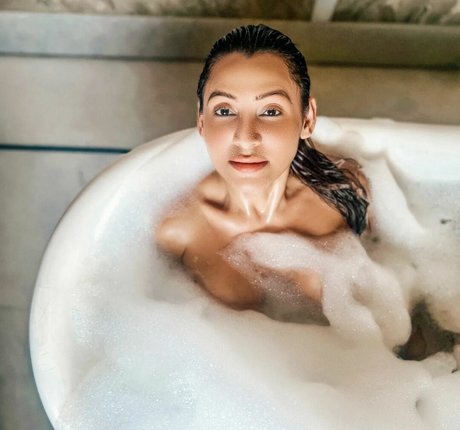 Karrishma Kar hermosa estrella porno foto