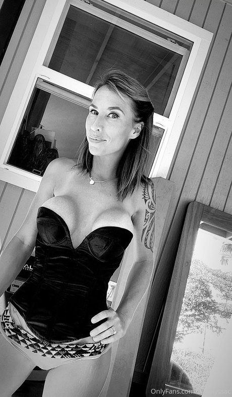 Lyssa Chapman nus star du porno img