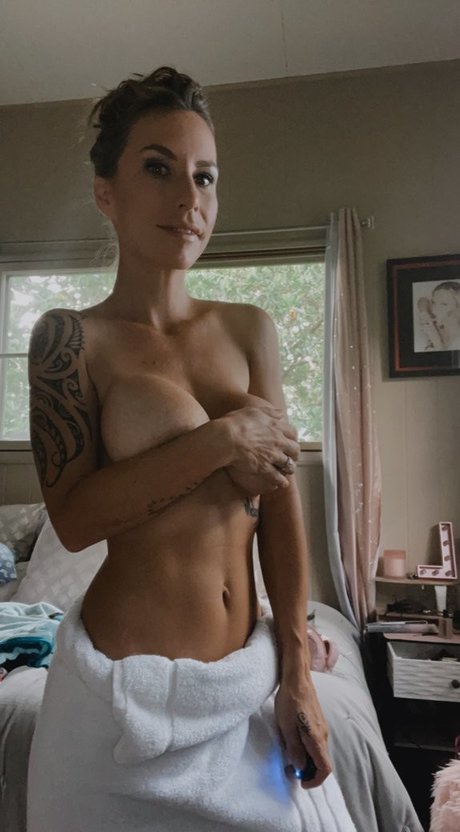 Lyssa Chapman pornstar erotic archive