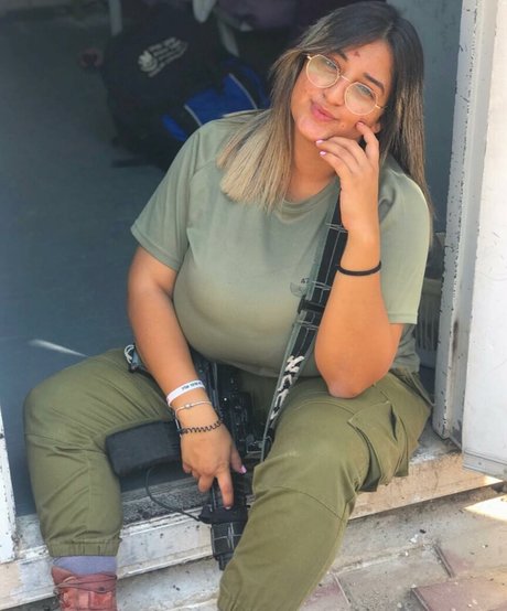 Marin Elbaz desnudos estrella galería