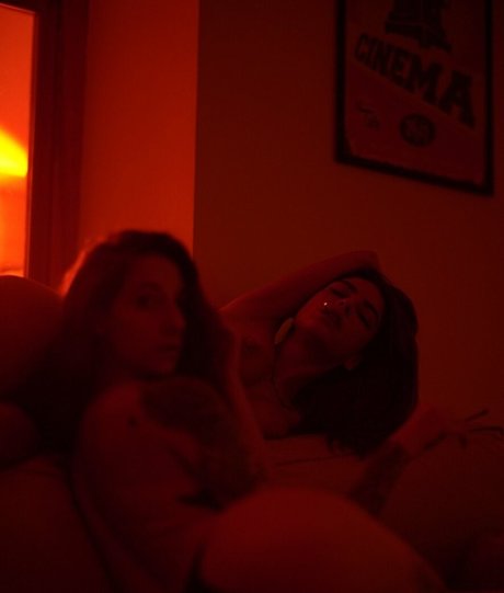 jeunes femmes à forte poitrine sur OnlyFans meilleur chaud images