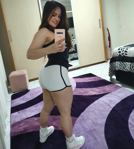 Claudia Trindade haut modèle archive