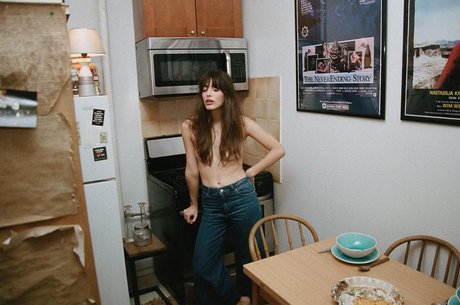 Louise Follain actriz atractiva archivo