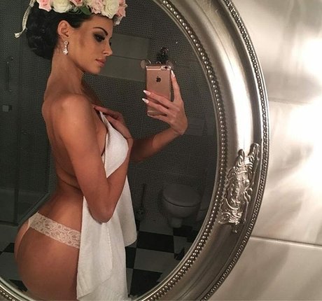 Justyna Gradek modèle pornographique image