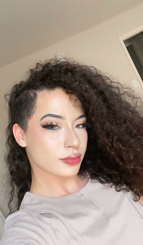 Curly Exotic arte estelar imagen