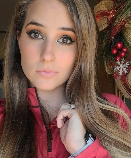 Lizzie All Day modelo desnudo galería