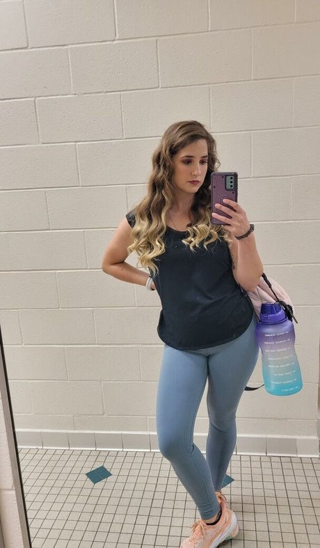 Lizzie All Day art star du porno img