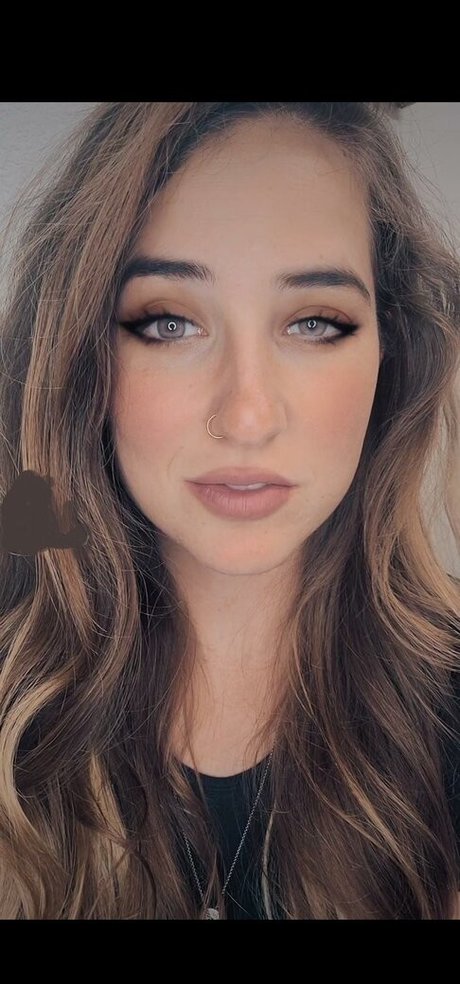 Lizzie All Day modelo xxx foto