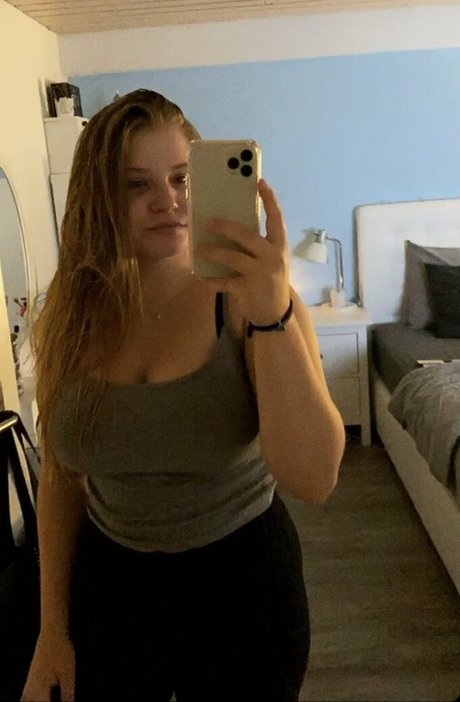 Aline Zwahlen modelo sexual imágenes