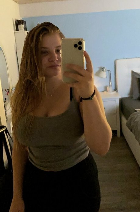 Aline Zwahlen star du porno chaud photo