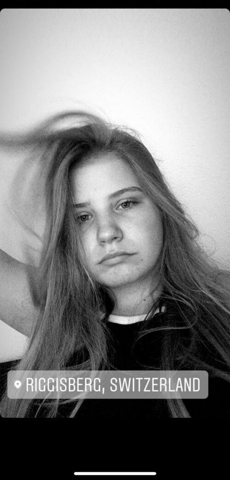 Aline Zwahlen star du porno xxx img