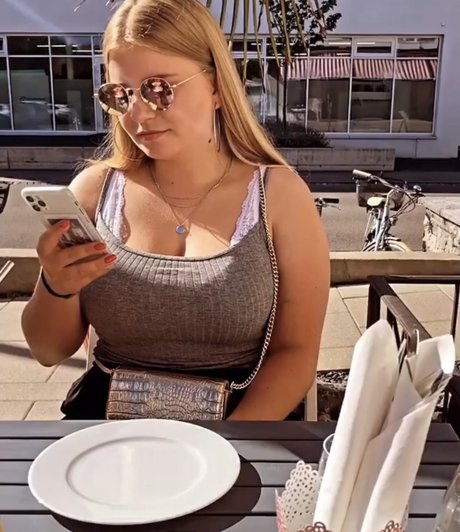 Aline Zwahlen estrella adulta fotos