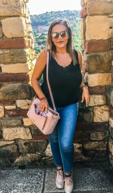 Stella Vulcheva star du porno sympa photos