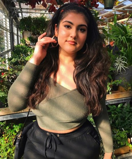 Sanjana estrella porno hd imágenes