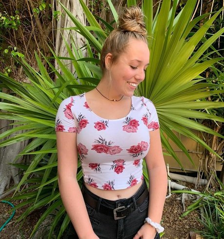 Morgan Watt sex model img