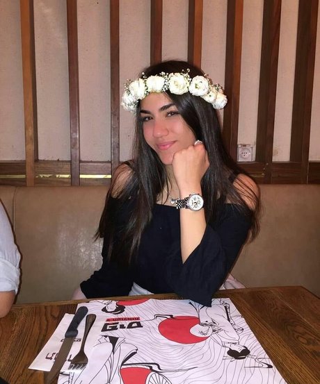 Sara Avni estrella caliente fotos