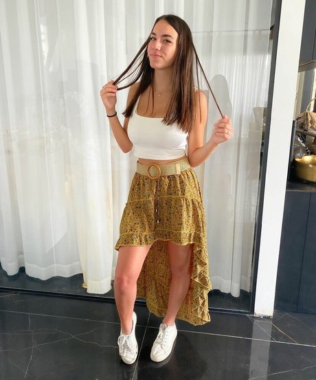 Sara Avni modèle gratuit images