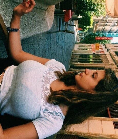 Elissa T modèle nu image