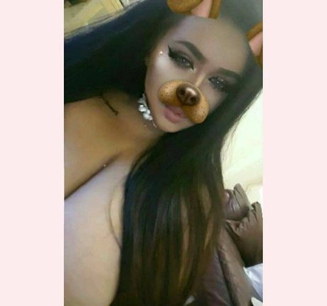 Megan Carys Gomer actriz atractiva foto