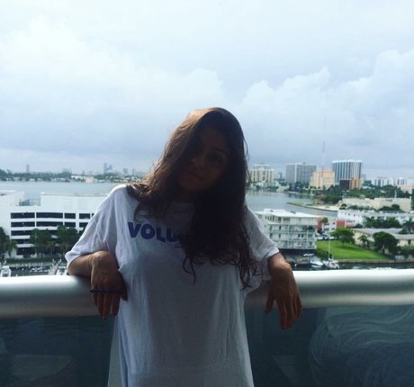 Antoenella art modèle des photos