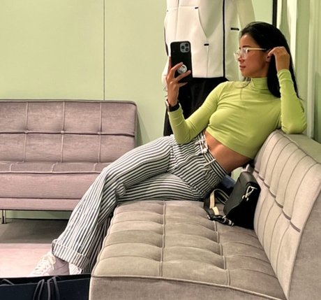 Leah Lewis modelo pornografico archivo