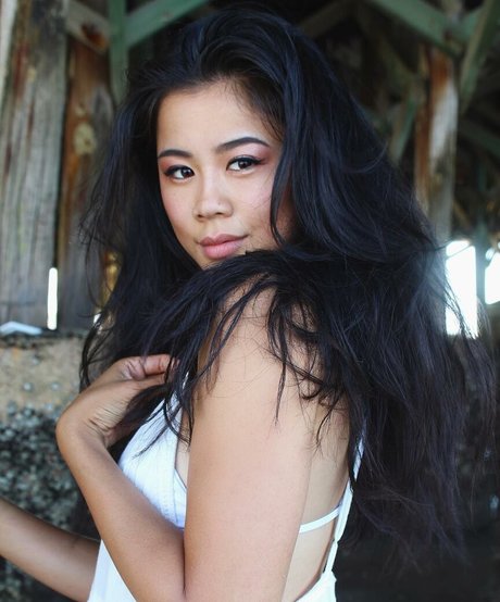 Leah Lewis belle star du porno archive