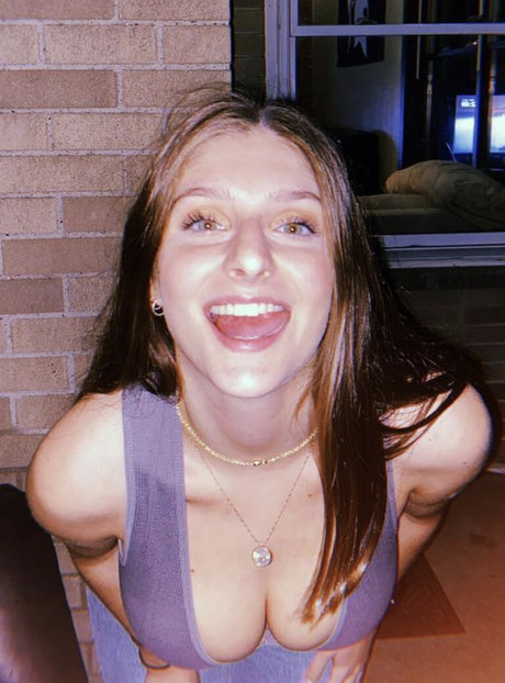 Efiyenia Stavropoulos modèle adulte archive