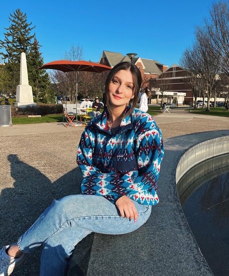 Efiyenia Stavropoulos modelo galerías