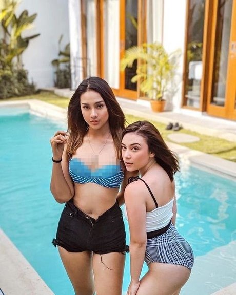 Anya Geraldine estrella porno desnuda fotos