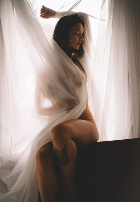 Kami Queiroz model pretty galleries