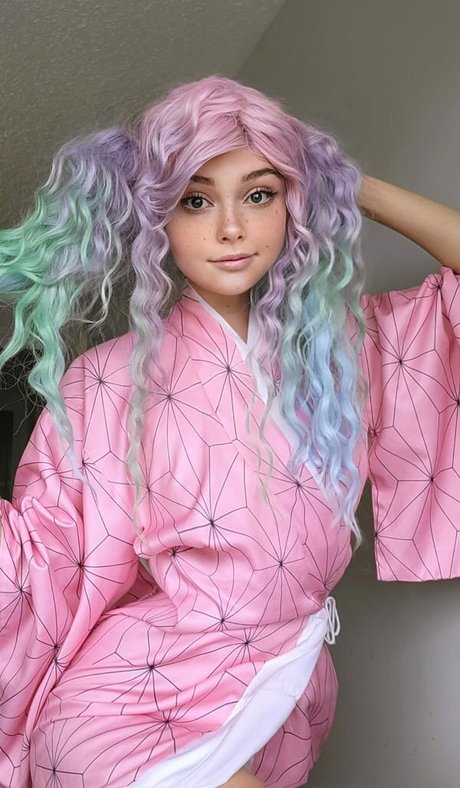 Otaku Jennii actriz atractiva imagen