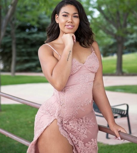 Alexus Danisha nude model pictures