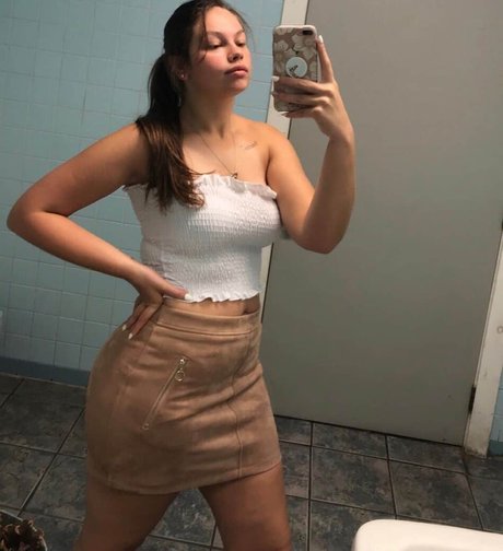 pale teen onlyfans erotic pic