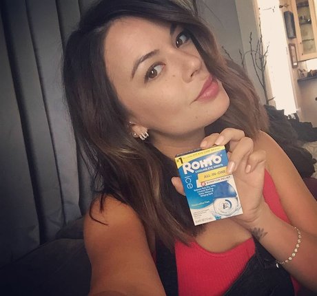 Janel Parrish actriz perfecta fotos