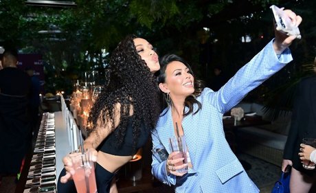 Janel Parrish estrella porno exclusiva fotos