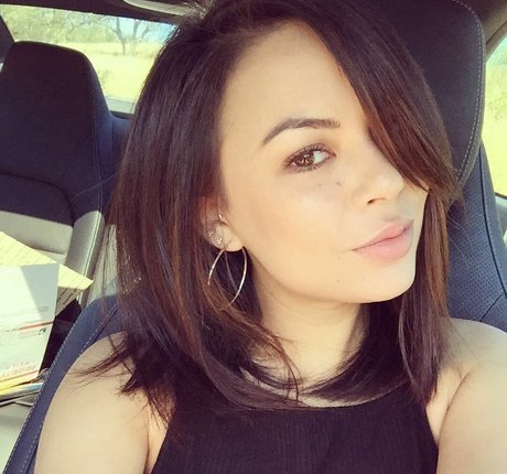 Janel Parrish estrella porno adulto foto