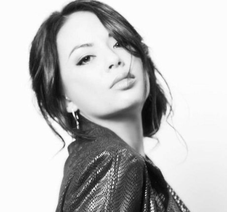 Janel Parrish actrice sexy image