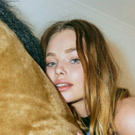Kristine Froseth sexo estrella galerías