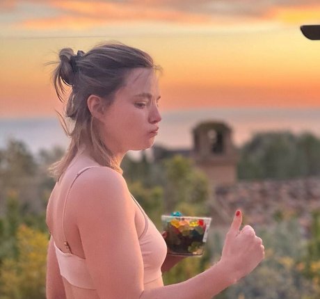 Kristine Froseth star perfect photo