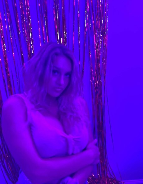 Gracie Diewald nus star du porno archive