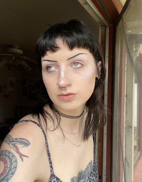 gothbimboxxx nude actress img