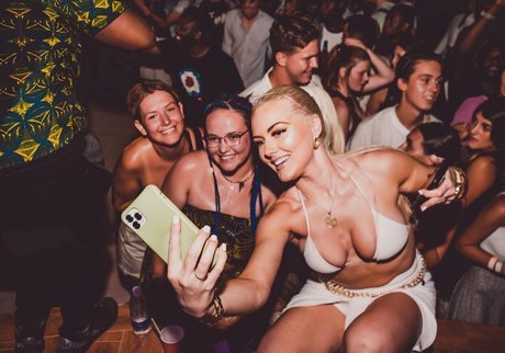 DJ Kaila Troy star du porno chaud collection